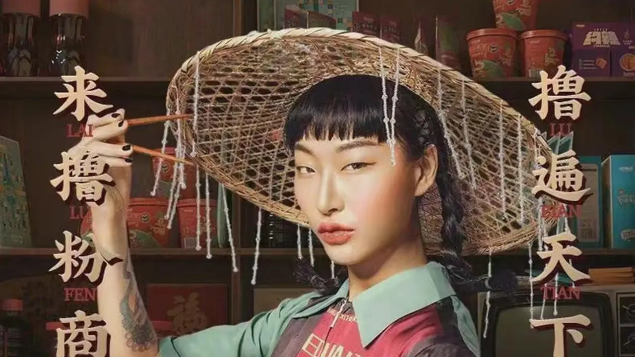 Model China Membela Diri karena Dandanan Mata Sipitnya dalam Iklan Dikritik Publik