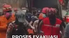 Kebakaran terjadi di Gedung Perkantoran Terra Drone di Jalan Letjen Suprapto No 17, Cempaka Baru, Kemayoran, Jakarta Pusat, Selasa (9/12/2025). Dikabarkan sejumlah orang meninggal dunia.