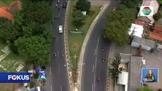 Simak informasi dalam Fokus edisi (02/4) dengan pilihan topik-topik sebagai berikut, Pohon Tumbang Menimpa Pengguna Jalan, Polisi Hentikan Ambulans Pembawa Wisatawan, Tol Fungsional Dibuka untuk Arus Balik.