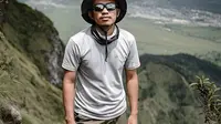 5 Outfit ke Gunung untuk Pria, Inspirasi Tetap Tampil Aman dan Keren saat Mendaki