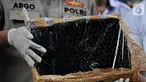 Kabid Humas Polda Metro Jaya, Kombes Pol Argo Yuwono menunjukkan barang bukti saat rilis pengungkapan kasus narkoba jenis tembakau gorila dalam bentuk liquid atau cair di Gedung Dit Resnarkoba Polda Metro Jaya, Jakarta, Senin (28/10/2019). (merdeka.com/Iqbal S. Nugroho)