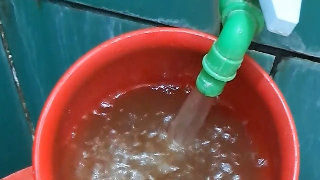 Penampakan Air Keruh di Perumahan Harapan Kita, Kecamatan Kelapa Dua, Kabupaten Tangerang.