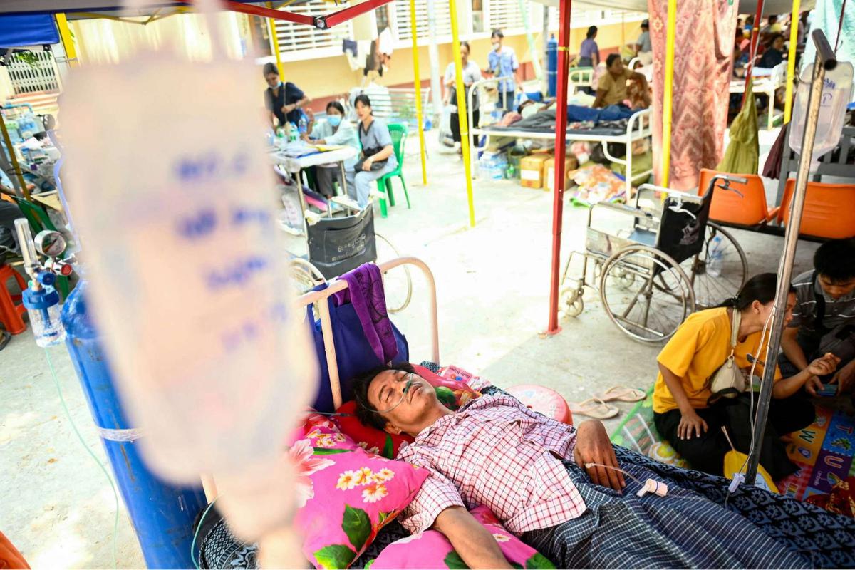 Pria Myanmar diselamatkan hidup-hidup setelah 5 hari tertimbun reruntuhan hotel akibat gempa