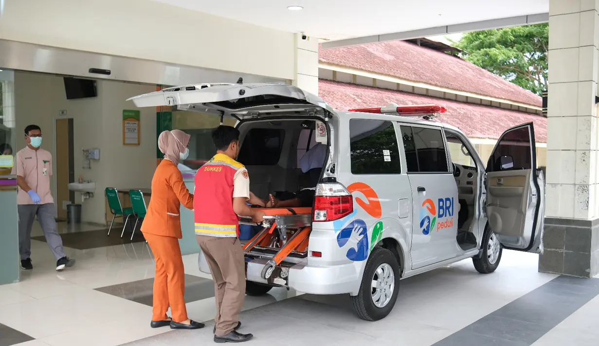 Corporate Secretary BRI, Dhanny, mengungkapkan bahwa penyaluran bantuan ambulans BRI Peduli tidak hanya memperluas jangkauan layanan kesehatan, tetapi juga memastikan bahwa masyarakat di berbagai daerah, terutama di wilayah terpencil, dapat memperoleh akses pertolongan darurat secara cepat dan tepat waktu.