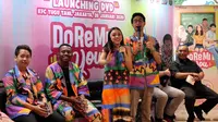 Devano dan Naura bersama pemain film Doremi & You