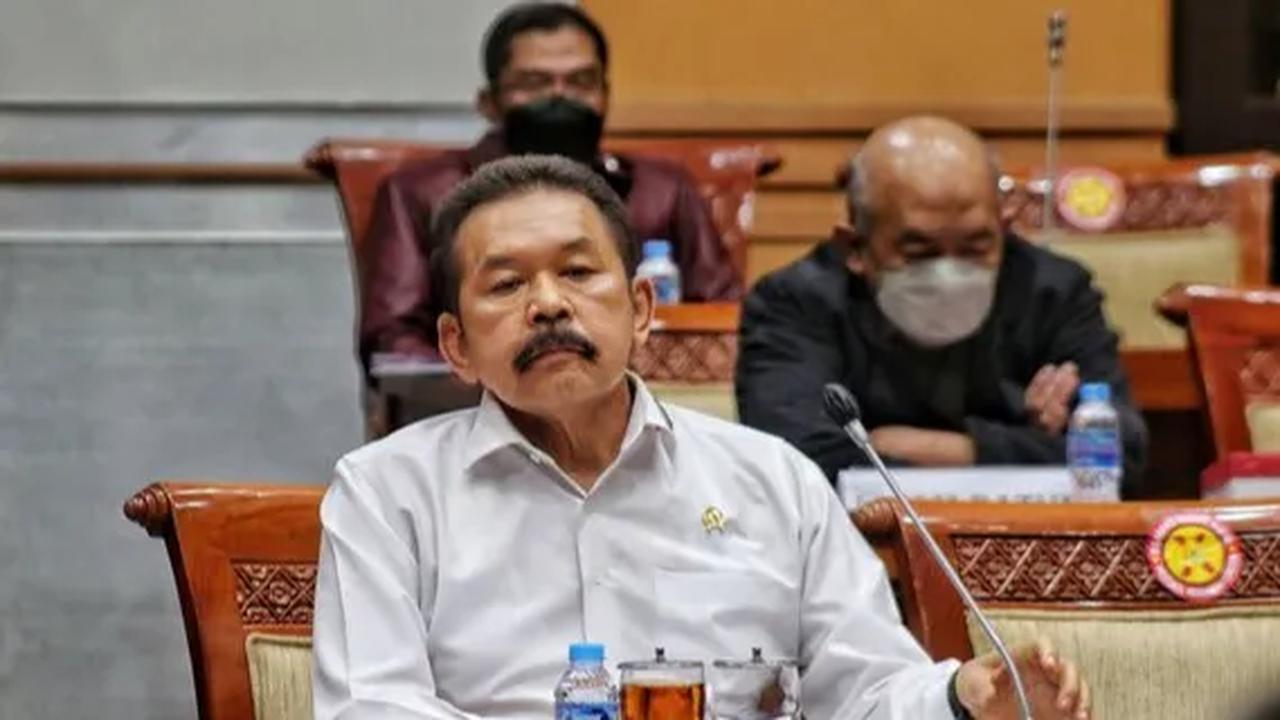 Penundaan pengusutan laporan dugaan korupsi guna mengantisipasi dipergunakan proses penegakan hukum sebagai alat politik praktis.