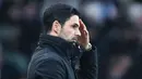 Hasil ini membuat Arsenal berada di posisi ketiga dengan 29 poin dari 15 laga, tertinggal enam poin dari Liverpool yang berada di puncak klasemen. (AFP/Justin Tallis)