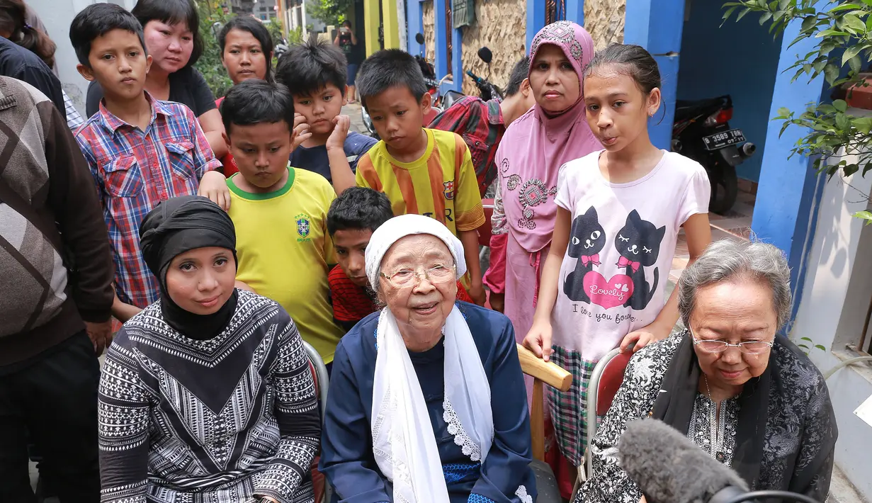 Kepergian Pak Raden tentunya meninggalkan duka bagi keluarga yang ditinggalkan. Semoga keluarga yang ditinggalkan diberikan ketabahan dan kesabaran. (Galih W. Satria/Bintang.com)