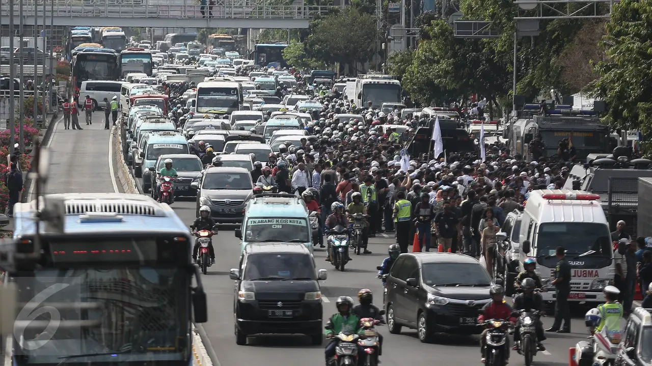 20161213-Ada Sidang Ahok, Depan Eks Gedung PN Jakarta Pusat Macet-Fanani