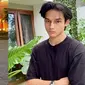 Gaya Kevin Faulky saat pakai kaus hitam, bikin terpesona. (Sumber: Instagram/kevinfaulky)