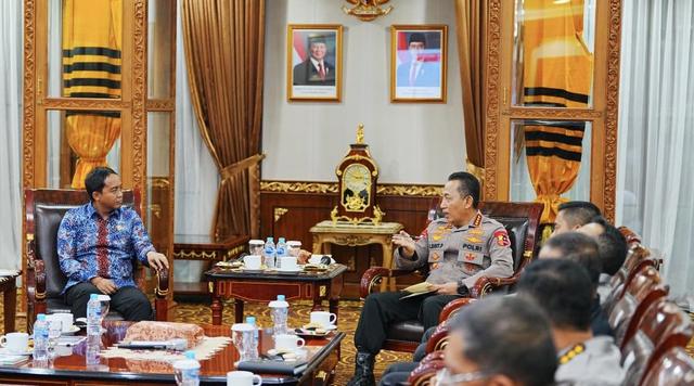 Kapolri Jenderal Listyo Sigit Bertemu Menhut Raja Juli, Siap Sinergi Hadapi Karhutla