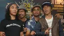 Slank menyabut antusias kolaborasi dengan penyanyi dangdut senior Elvy Sukaesih. Sebelumnya, Slank beberapa kali berduet dengan penyanyi muda. Ini merupakan kali pertama bagi Slank. (Bambang E. Ros/Bintang.com)