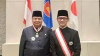 Menteri Koordinator (Menko) Bidang Perekonomian Airlangga Hartarto dianugerahi Bintang Jasa 'The Order of the Rising Sun, Gold, and Silver Star' dari Kaisar Jepang Naruhito. (Dok. Istimewa)