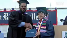 Tanishq Abraham menjadi mahasiswa termuda. 