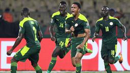 Senegal yang dilatih sang legenda, Aliou Cissé datang dengan sederet pemain top seperti Edouard Mendy, Kalidou Koulibaly, Idrissa Gueye, Cheikhou Kouyate, serta Sadio Mane. Tim yang berjuluk Singa dari Teranga akan tergabung di Grup A bersama Ekuador, Belanda, dan tuan rumah Qatar. Pada Piala Dunia 2002, Senegal mampu mengukir sejarah usai sukses melangkah ke partai semifinal sebelum dijegal oleh Turki. (AFP/Charly Triballeau)