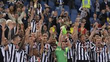 Juventus meraih gelar Coppa Italia setelah mengalahkan Lazio 2-1 dalam final di Stadion Olimpico, Roma, Italia. Rabu (20/5). (AFP PHOTO/ANDREAS SOLARO)