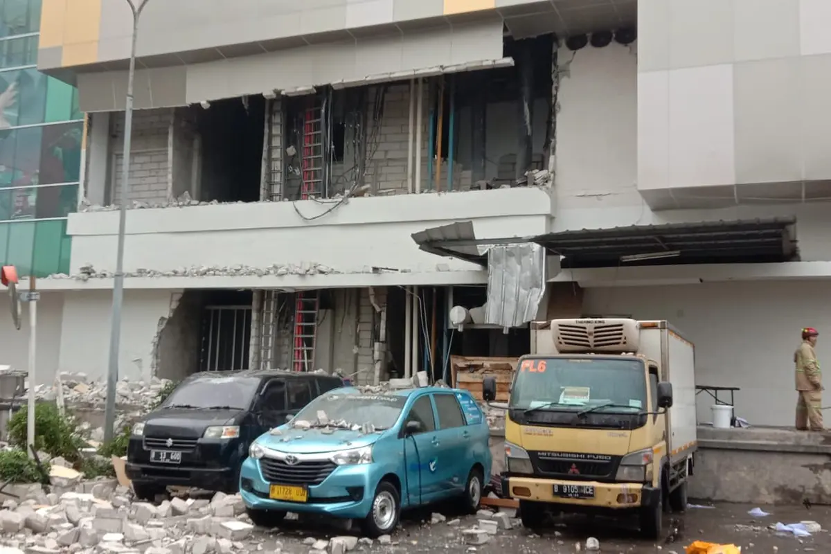 Penampakan gedung Margo City Depok usai ledakan