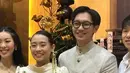 Pasangan suami istri baru ini tampil serasi dalam busana pengantin bernuansa klasik vintage yang effortless [@dhikahimawan]