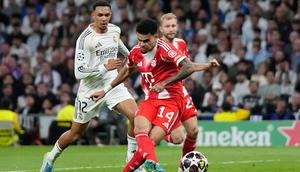 Luis Diaz mencetak gol pembuka timnya dalam laga leg pertama perempat final Liga Champions di Santiago Bernabeu, 8 April 2026. (AP Photo/Bernat Armangue)