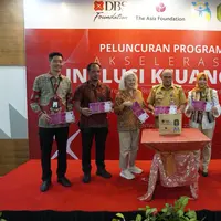 Peluncuran program 'SHE CAN' di Pontianak, Kalimantan Barat yang dihadiri oleh Country Representative TAF Hana Satriyo, Head of Group Strategic Marketing & Communications PT Bank DBS Indonesia Mona Monika, dan Deputi Kesetaraan Gender Kementerian Pemberdayaan Perempuan dan Perlindungan Anak Dr. Amurwani, S.Sos, Mhum, serta Asisten II Bidang Perekonomian dan Pembangunan Provinsi Kalimantan Barat Drs. Ignasius IK, SH., M.Si mewakili Gubernur Kalimantan Barat. (Foto/Dok: Internal DBS Foundation)
