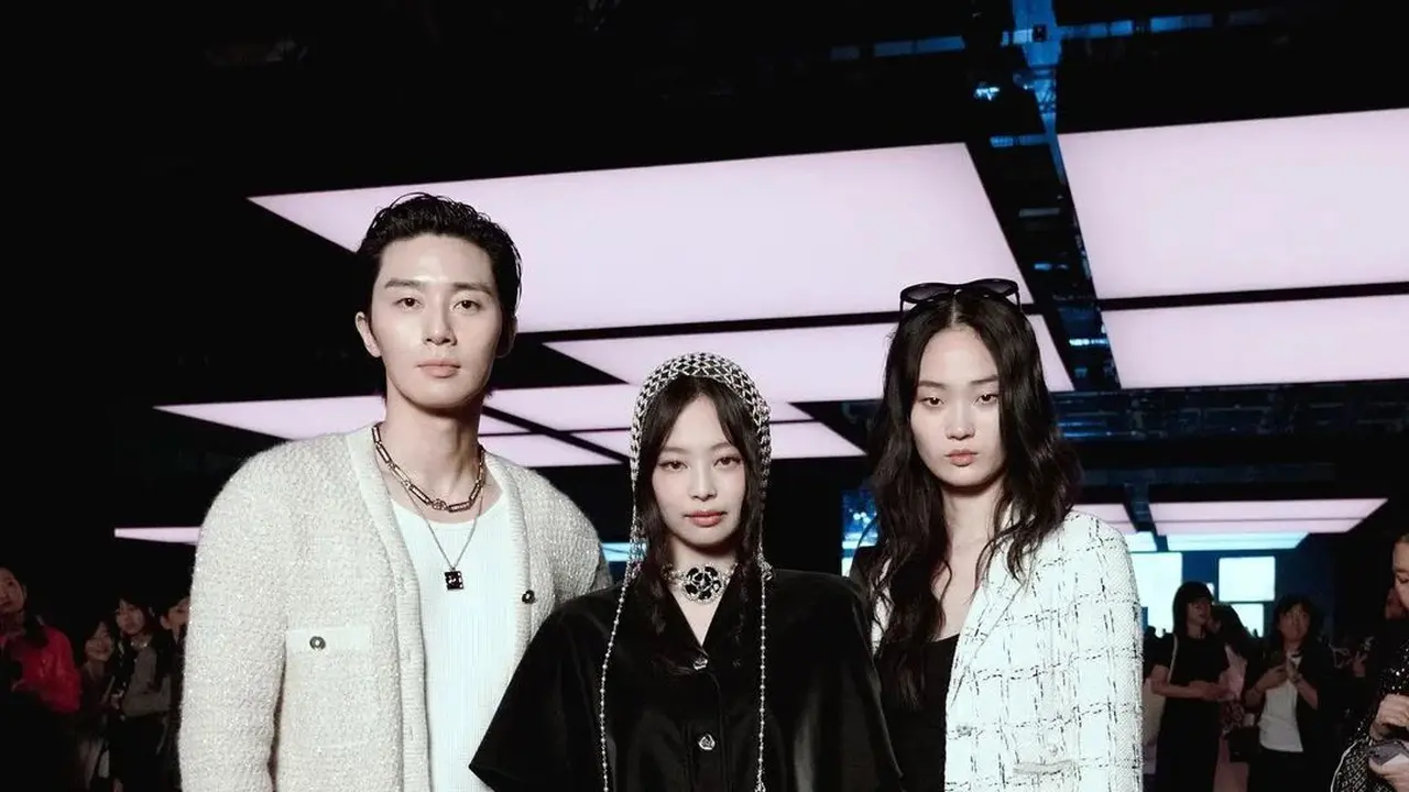 Adu Gaya Duo Human Chanel Park Seo Joon dan Jennie BLACKPINK yang Terlihat Lebih Akrab