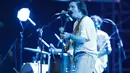 Band breeze-pop asal Austin, Texas, Summer Salt tampil menghibur penonton dalam gelaran LaLaLa Fest 2026 di JIExpo Kemayoran, Jakarta, Sabtu (22/8/2026). Grup yang dibentuk Matthew Terry dan Eugene Chung pada 2012 tersebut menghadirkan musik bernuansa santai dan hangat yang menjadi ciri khas mereka. Penampilan Summer Salt mendapat sambutan antusias dari penonton yang menikmati alunan lagu serta aksi panggung mereka. (KLY/Budy Santoso)