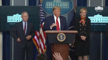 Presiden AS Donald Trump bersama Dr. Anthony Fauci dan Dr. Deborah Birx yang menjadi penasihat Gedung Putih melawan Virus Corona (COVID-19)