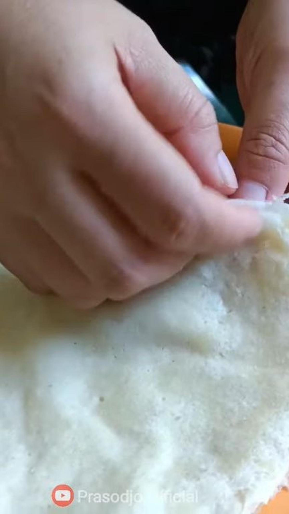 Cari Sela-sela Kulit Lumpia