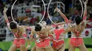 Aksi pesenam Ritmik asal Jepang pada final Olimpiade Rio 2016  di Olympic Arena, Rio de Janeiro, Brasil. (AP/Rebecca Blackwell)