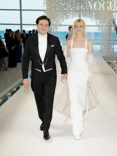 Parade Busana Desainer Ternama di Pernikahan Mewah Brooklyn Beckham dan Nicola Peltz