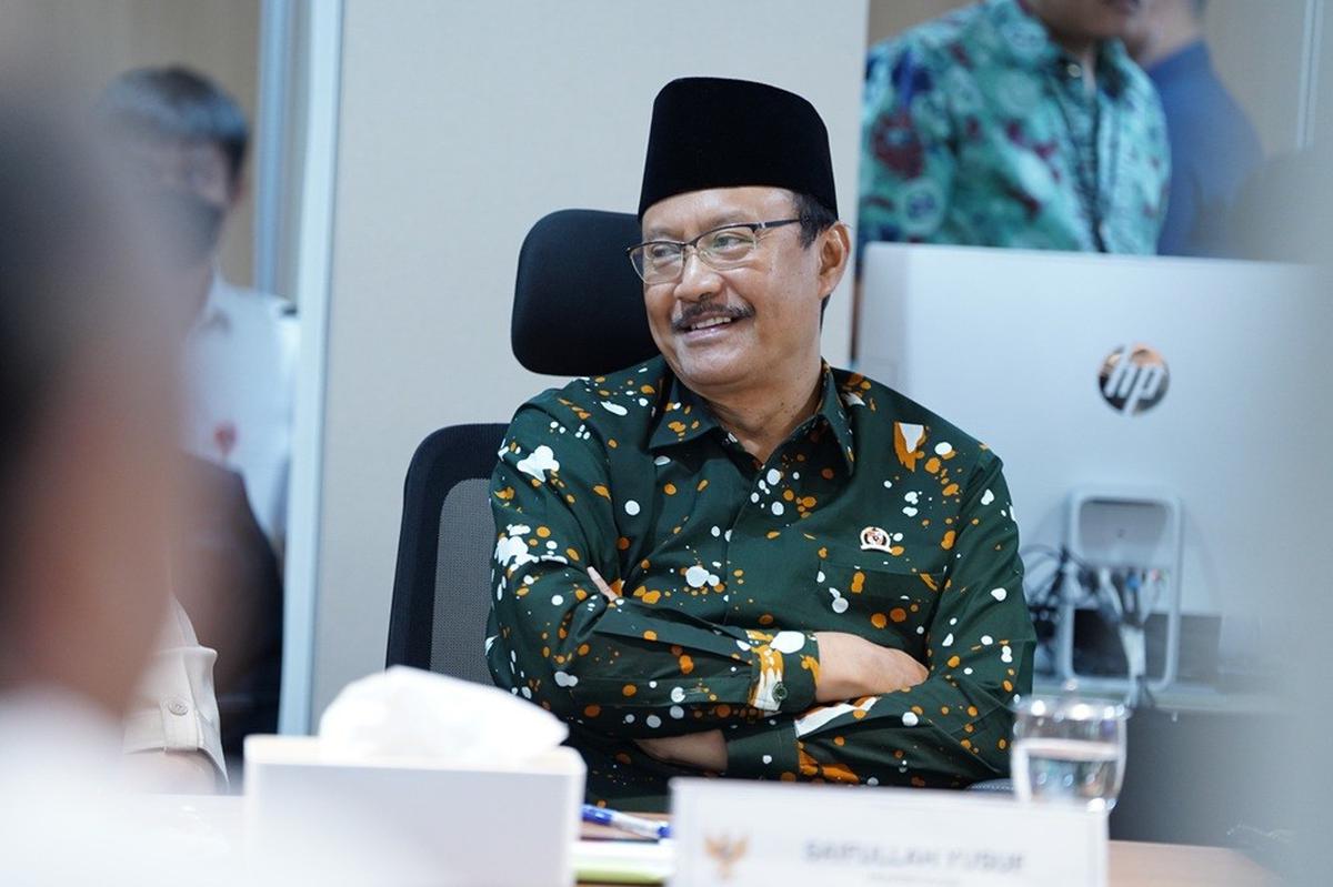 Gus Ipul usai menghadiri Rapat Pleno Perdana Komite Percepatan Transformasi Digital Pemerintah di Kantor DEN
