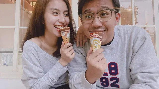 6 Potret Joshua Suherman dan Clairine Clay Pakai Baju Kembar, Pasangan Kompak