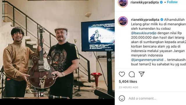 Rian D'Masiv melelang gitar kesayangannya.