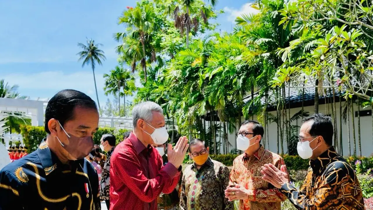 Presiden Indonesia Joko Widodo (Jokowi) dan Perdana Menteri Singapura Lee Hsien Loong menyelenggarakan pertemuan Leaders Retreat di Bintan, Selasa (25/1/2022). (Dok Biro Pers Sekpres)