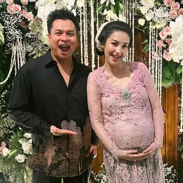 6 Potret Tujuh Bulanan Velove Vexia, Lama Tak Terdengar Tiba-tiba Bagikan Kabar Hamil