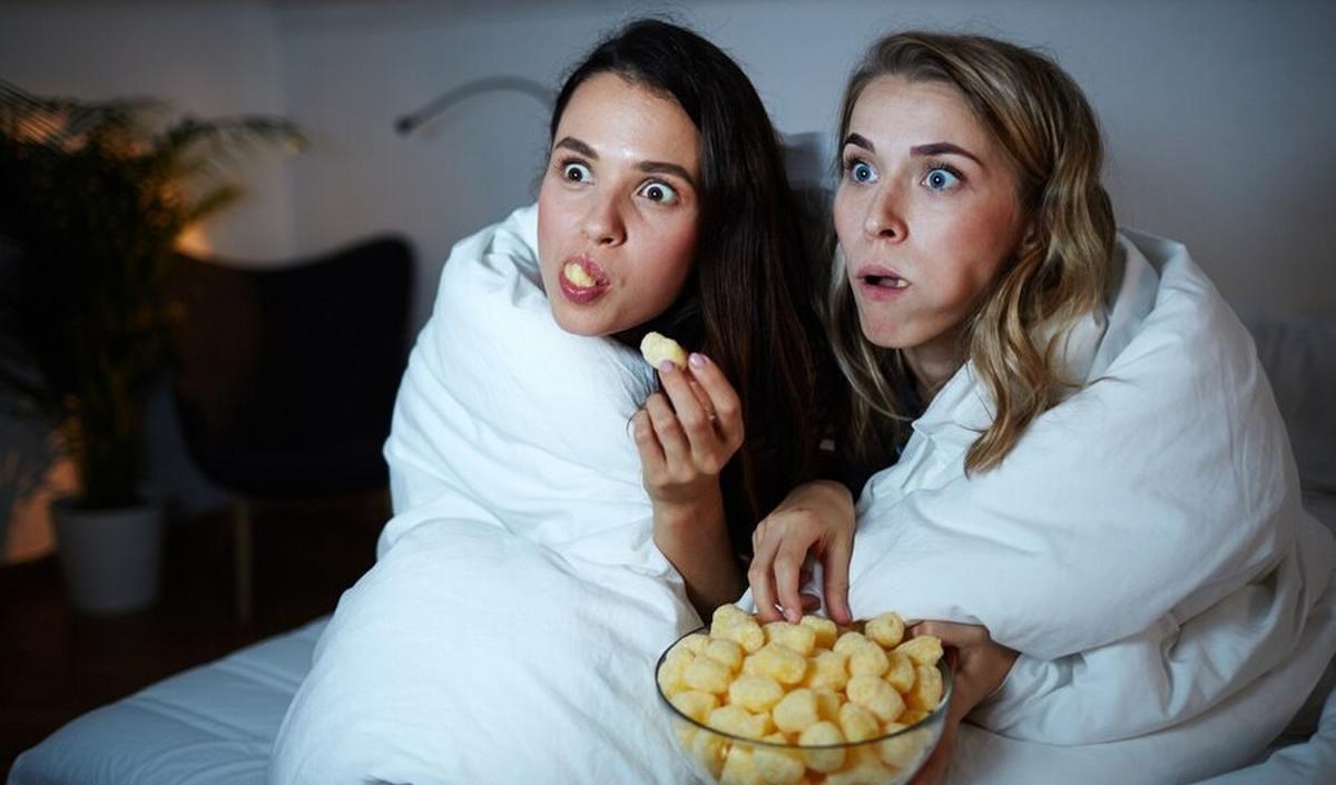 6.&nbsp;Makan Sambil Nonton TV
