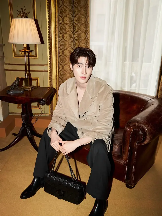 Blue Pongtiwat hadiri pembukaan The Coach Restaurant pertama dunia di Jakarta