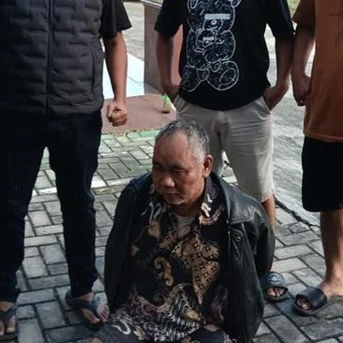 Penampakan Kiai Pendiri Ponpes Tersangka Pencabulan Santriwati di Pati Berlutut Ditangkap Polisi
