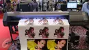 Sebuah mesin cetak beroperasi saat Pameran Mesin Cetak dan Print All Pack Indonesia, All Process di Jakarta International Expo, Kemayoran, Jakarta, Rabu (5/10). (Liputan6.com/Angga Yuniar)