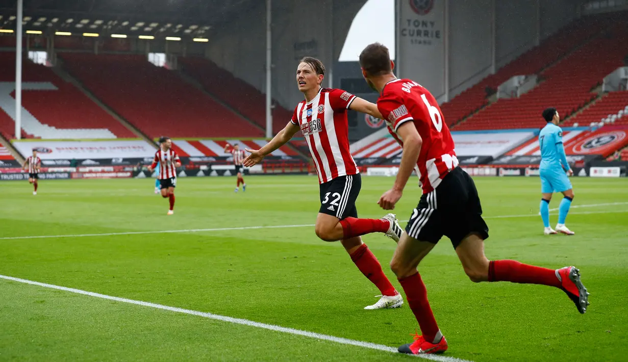 Gelandang Sheffield United, Sander Berge berselebrasi dusai mencetak gol ke gawang Tottenham Hotspur pada pertandingan lanjutan Liga Inggris di Bramall Lane di Sheffield, Inggris (2/7/2020). Sheffield United menang telak 3-1 atas Tottenham. (Oli Scarff/Pool via AP)