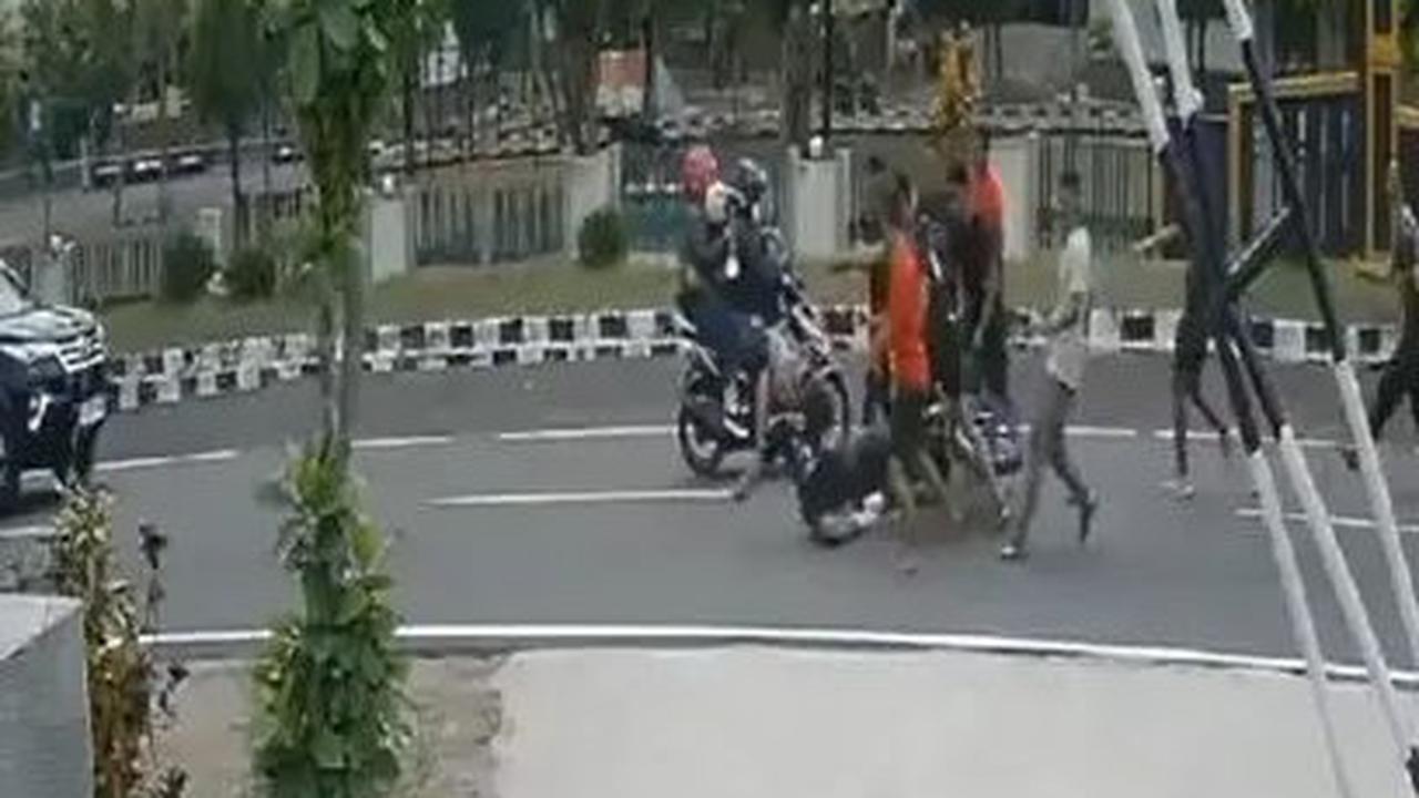 Enam prajurit tersangka itu ditahan di Denpom IV/Surakarta selama 20 hari untuk pemeriksaan lebih lanjut.<br>