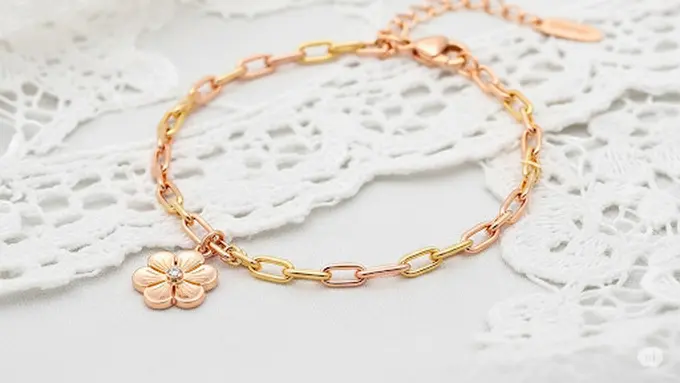 Gelang Rantai Kombinasi Warna Rose Gold dan Yellow Gold dengan Liontin Bunga