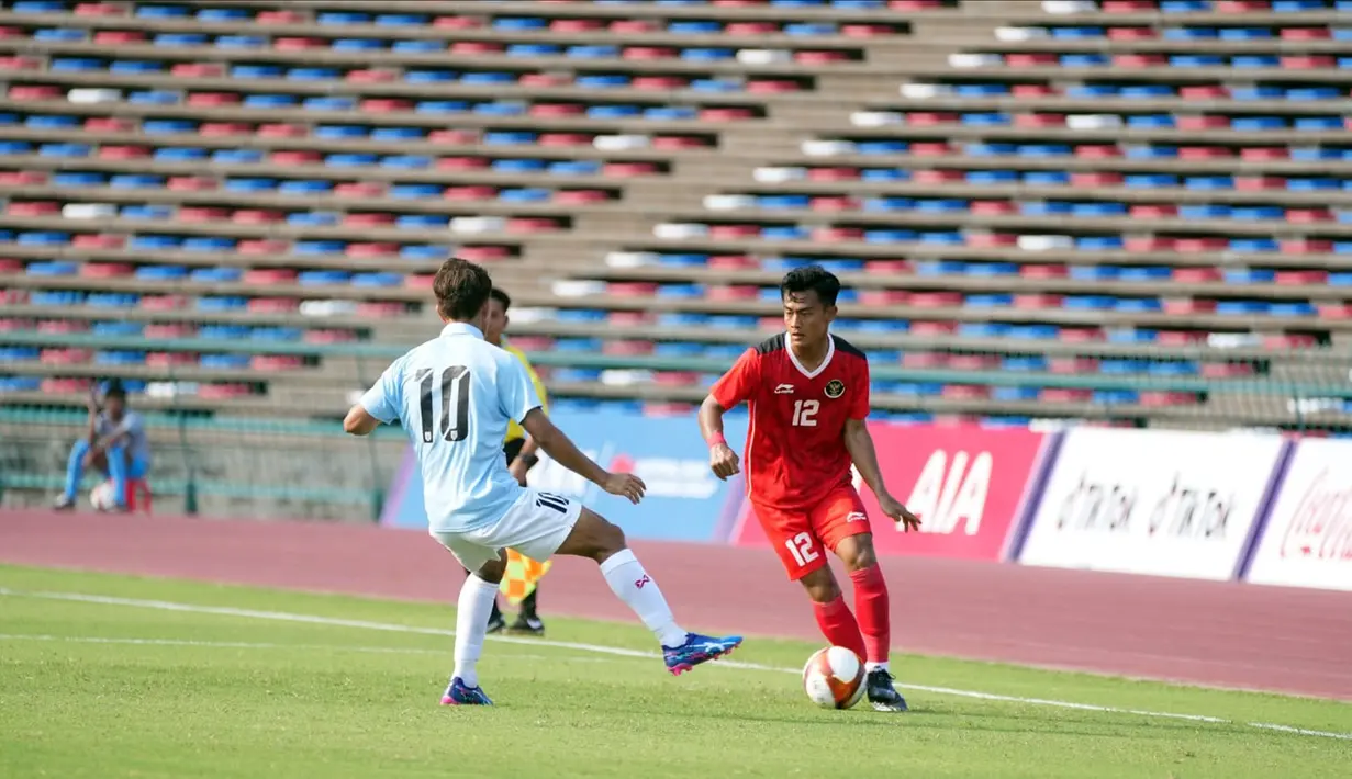 Indonesia pun makin percaya diri. Hasilnya pada menit 31 Indonesia bisa menggandakan skor lewat eksekusi penalti penyerang Muhammad Ramadhan Sananta. Hadiah penalti diberikan wasit setelah Marselino dilanggar di kotak penalti. (Dok. PSSI)