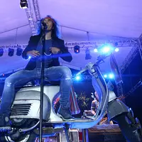 Grup musik Slank telah mewarnai industri musik Indonesia 34 tahun. Tepat pada 26 Desember silam, grup musik ini merayakan ulang tahunnya bersama ribuan slankers. (Nurwahyunan/Bintang.com)