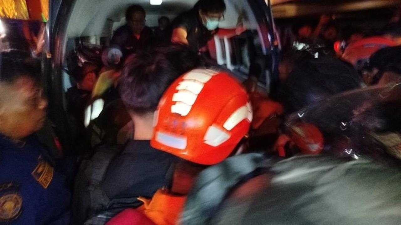 Tim SAR Berhasil Evakuasi Korban Meninggal Dunia dalam Kebakaran Megamall Manado