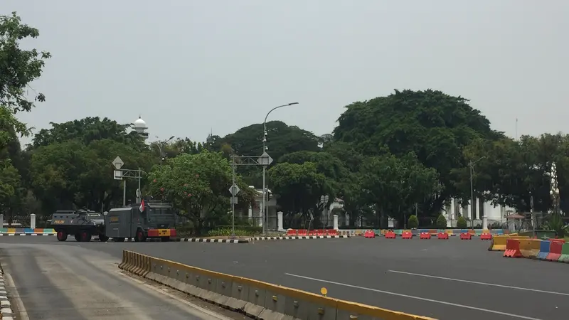 Jalan Depan Istana Steril