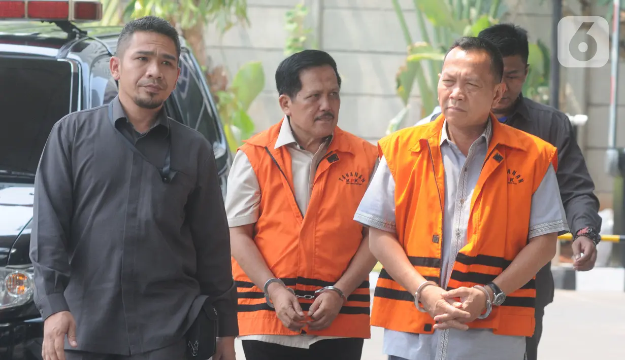 Mantan Ketua Komisi III DPRD Jambi dari Fraksi Partai Demokrat Zainal Abidin dan Mantan Anggota Fraksi Partai Demokrat DPRD Jambi Effendi Hatta akan menjalani pemeriksaan terkait kasus dugaan menerima suap pengesahan APBD 2017-2018 di Gedung KPK, Jakarta, Senin (14/10/2019).  (merdeka.com/Dwi Narwok