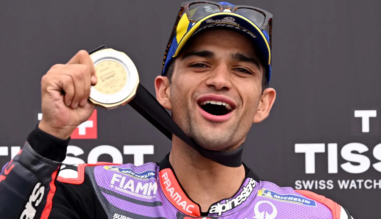 Pembalap Prima Pramac Racing, Jorge Martin tampil konsisten sepanjang balapan sprint MotoGP Grand Prix Australia di Sirkuit Phillip Island, Sabtu (19/10/2024). (William WEST/AFP)