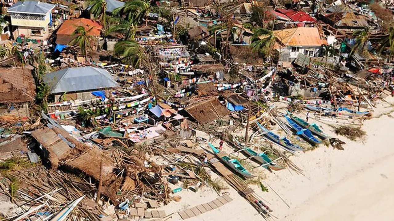 topan-haiyan2-131110-b.jpg