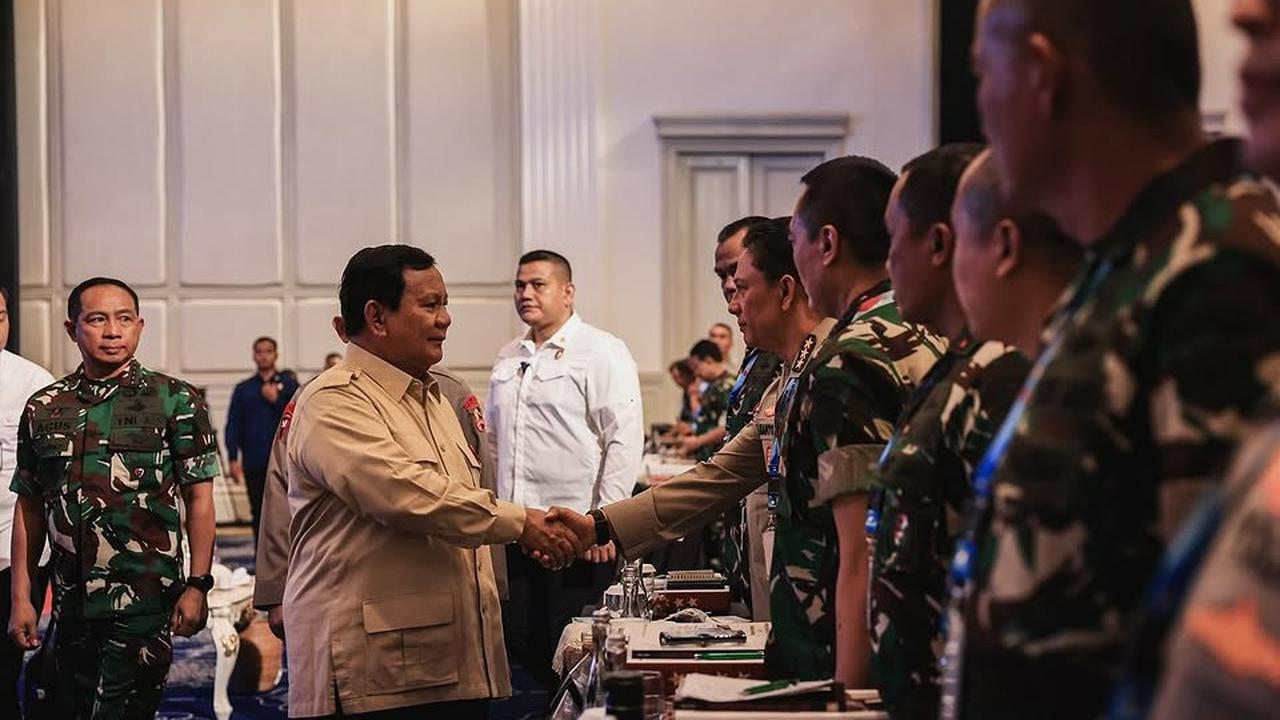 VIDEO: Momen Prabowo Absen Jenderal TNI & Polri, Satu Mayor Disebut Langsung Berdiri "Siap"